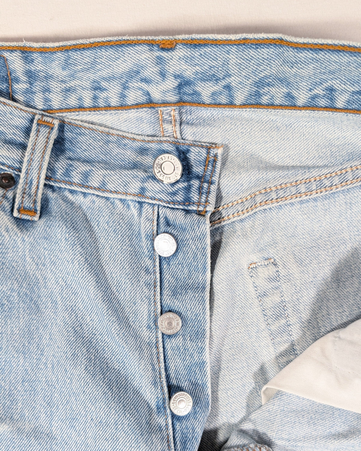 1995 - LEVIS MADE IN USA 501 DISTRESSED JEANS